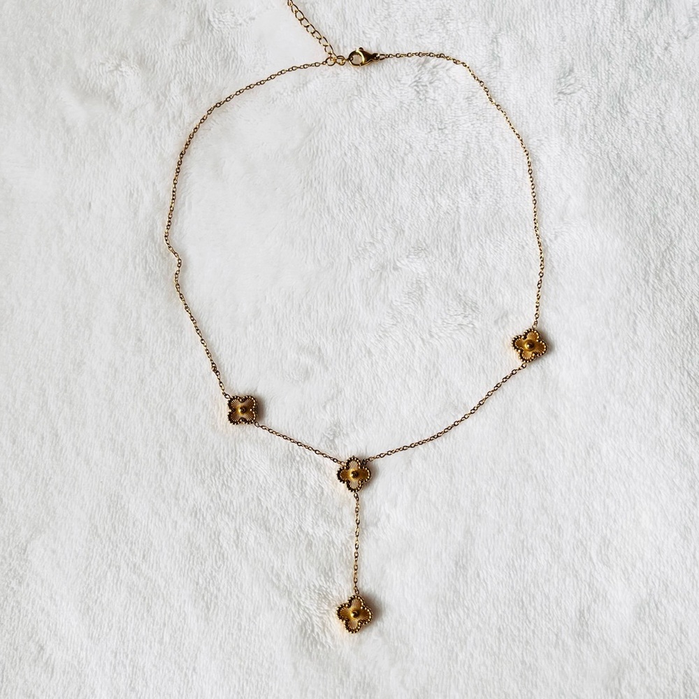 Elegant Gold Clover Necklace🍀